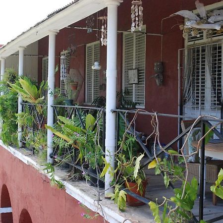 Charming Old World Apartment Bridgetown Extérieur photo