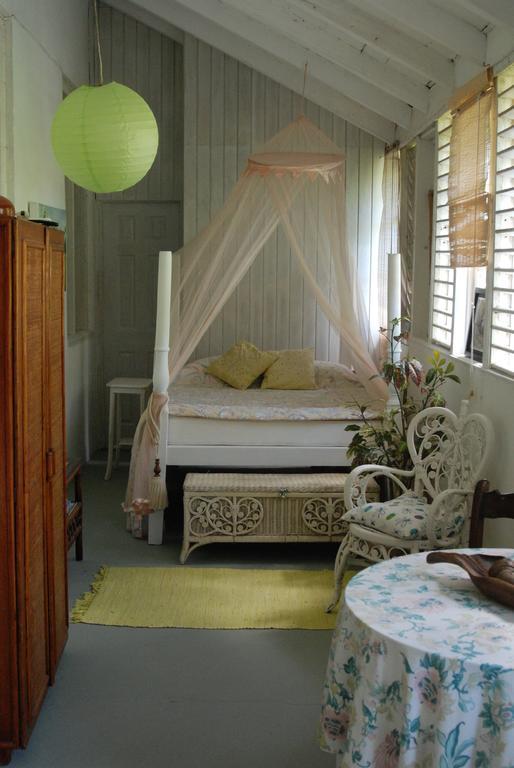 Charming Old World Apartment Bridgetown Extérieur photo