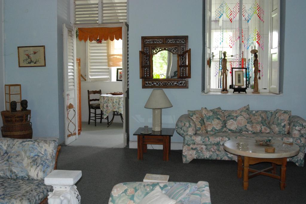 Charming Old World Apartment Bridgetown Extérieur photo