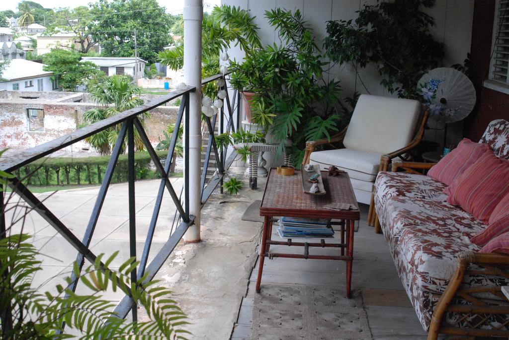 Charming Old World Apartment Bridgetown Extérieur photo